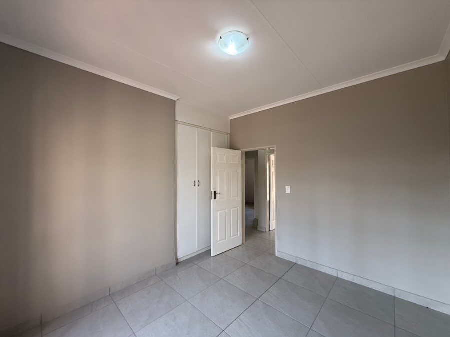 To Let 4 Bedroom Property for Rent in Meerhof North West